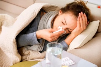 Kasal bo‘lmang: grippni yengillashtirishga va tezroq tuzalishga yordam beradigan 5 ta maslahat