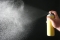Qadoqlardan husnbuzargacha: oddiy dezodorantdan unumli foydalanishning 14 usuli